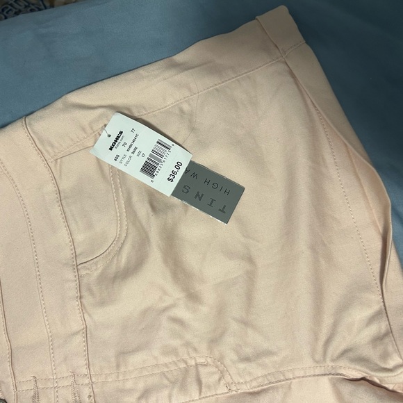 Kohl's Light Pink High Waist Women's Shorts - Picture 2 of 2